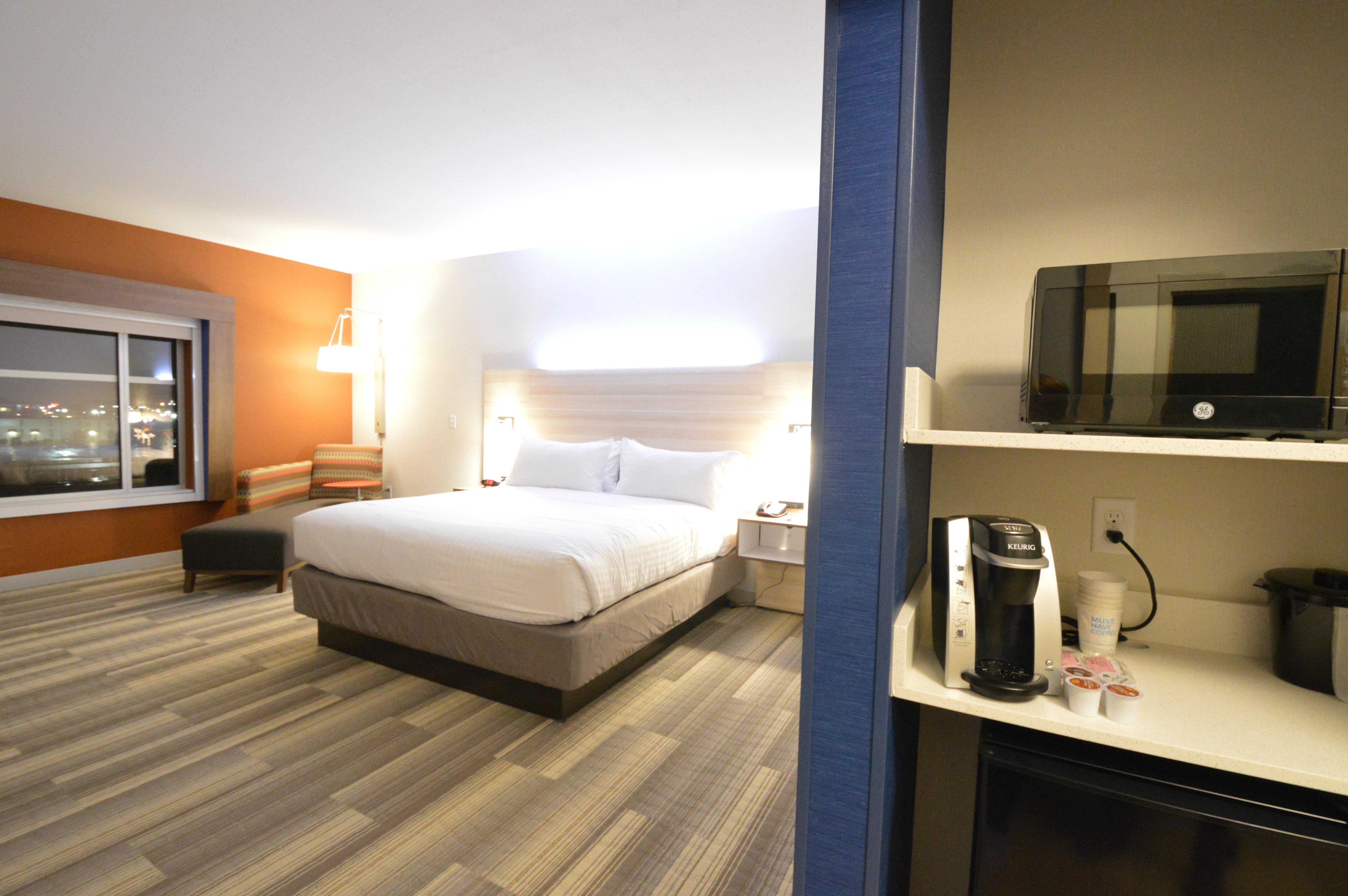 Holiday Inn Express & Suites Toledo West By Ihg Екстериор снимка
