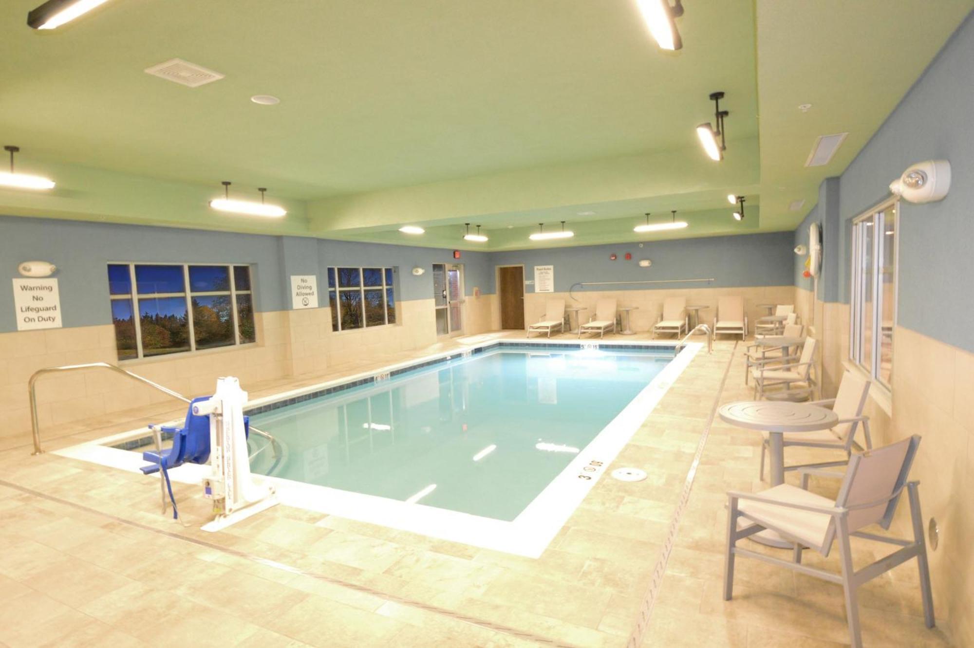 Holiday Inn Express & Suites Toledo West By Ihg Екстериор снимка