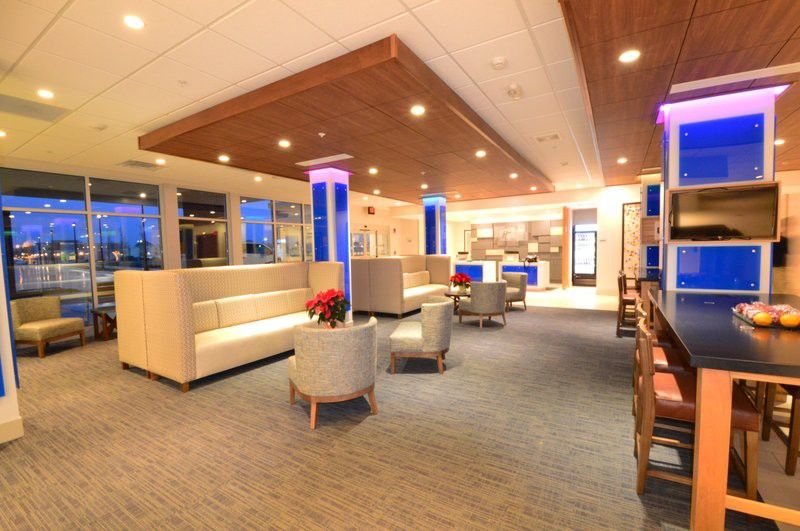 Holiday Inn Express & Suites Toledo West By Ihg Екстериор снимка