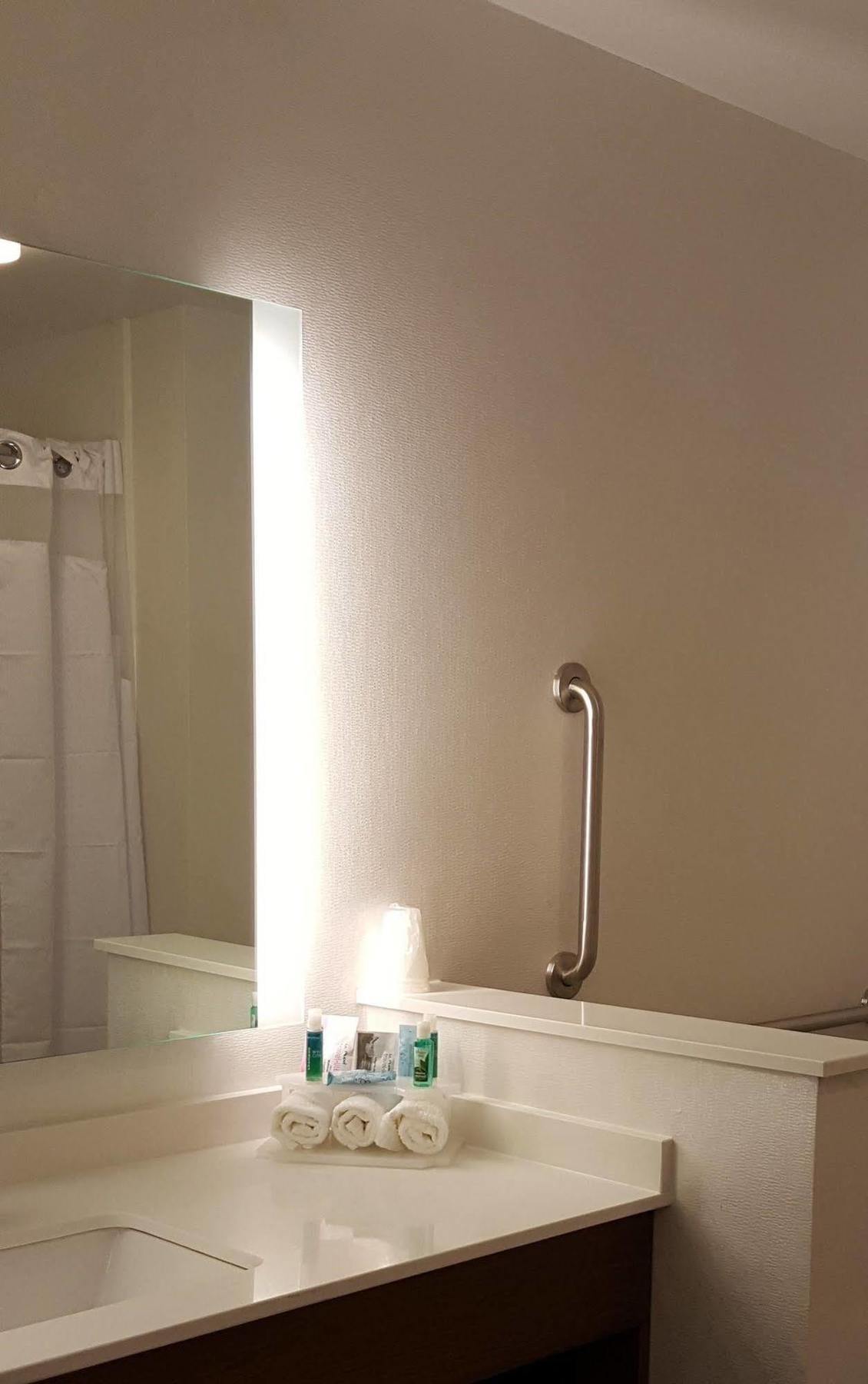 Holiday Inn Express & Suites Toledo West By Ihg Екстериор снимка
